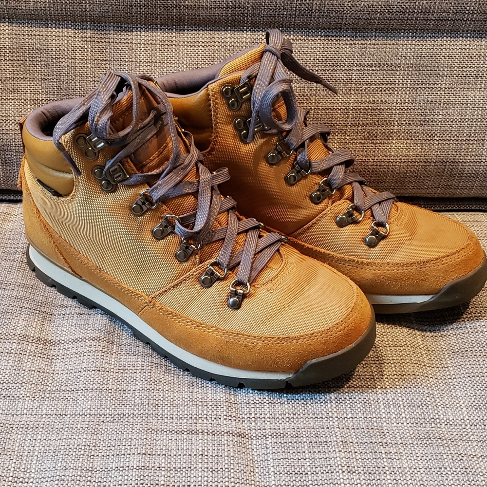 The North Face Back to Berkeley Hiking Boots, women's size 9